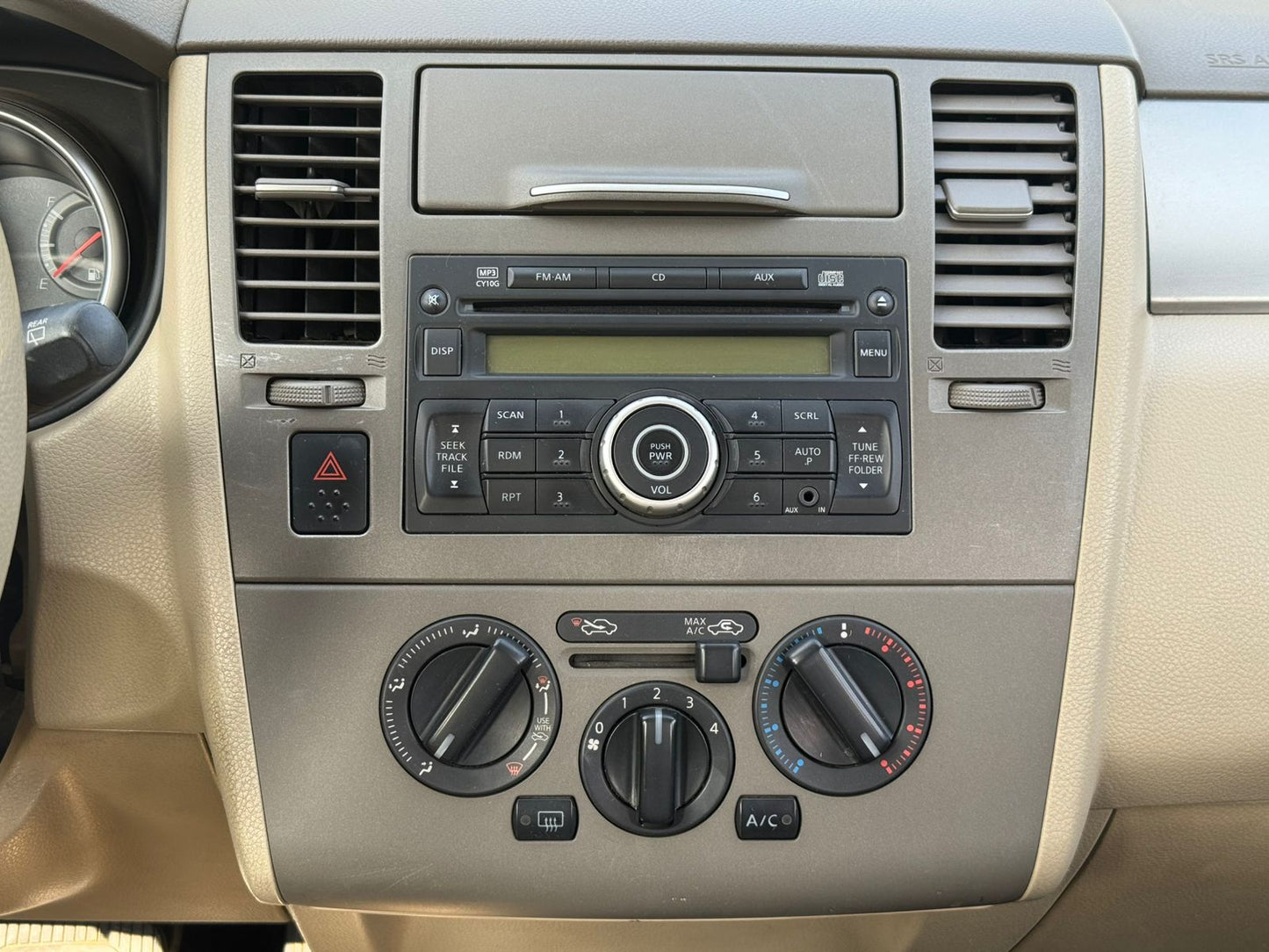 2014 NISSAN TIIDA AUTOMÁTICO SOLO 63.000 km