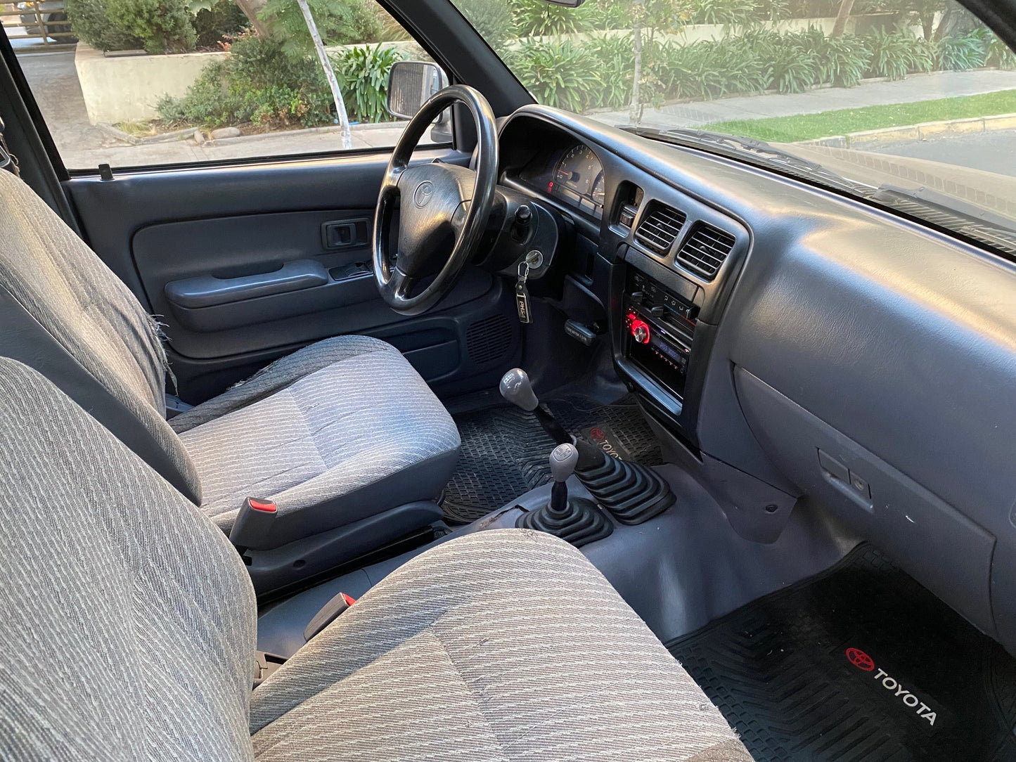 TOYOTA HILUX 1998 - Vendido