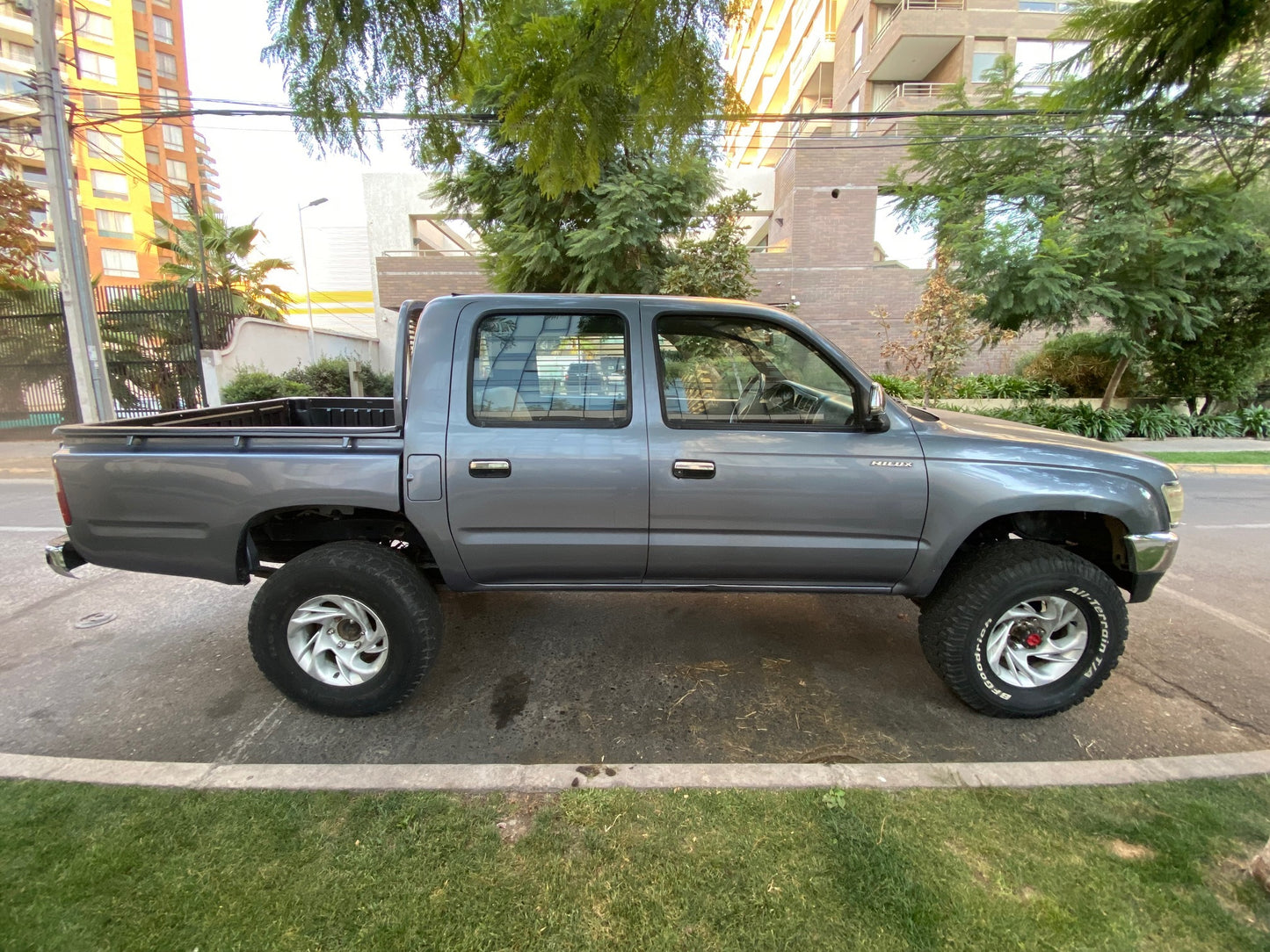 TOYOTA HILUX 1998 - Vendido