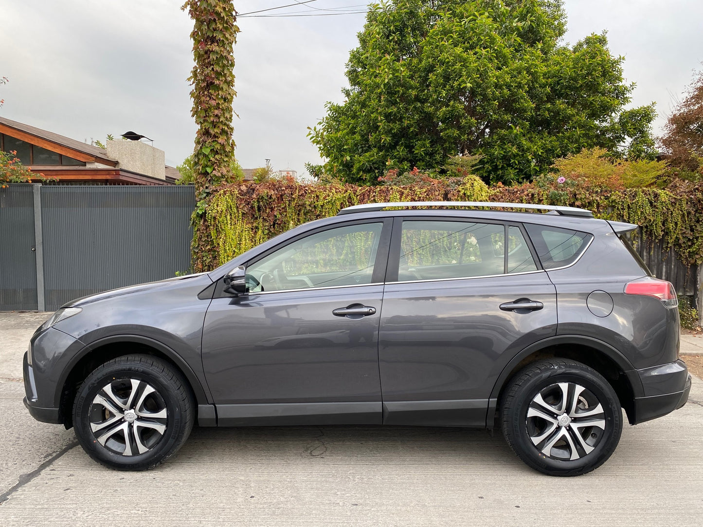 TOYOTA RAV 4 2016 - Vendido