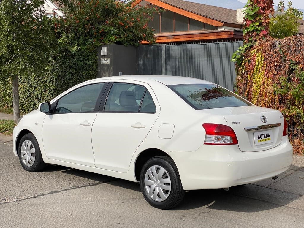 TOYOTA YARIS 2010 - Vendido