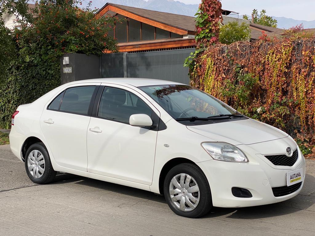 TOYOTA YARIS 2010 - Vendido