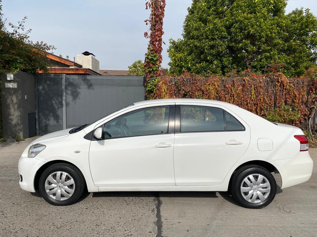 TOYOTA YARIS 2010 - Vendido