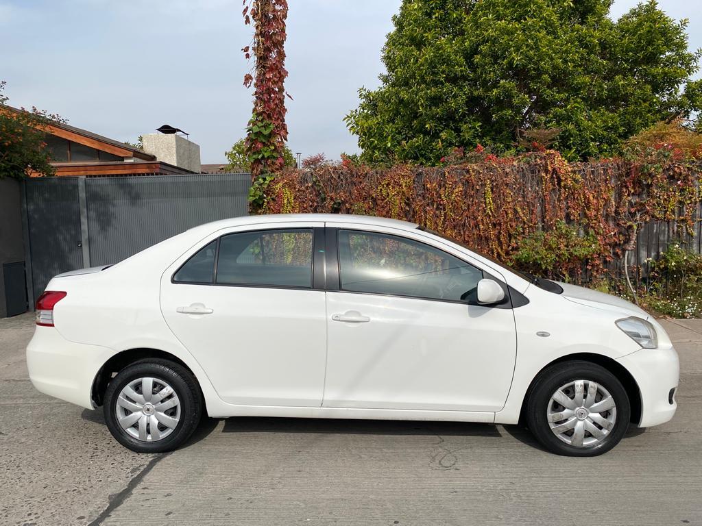 TOYOTA YARIS 2010 - Vendido