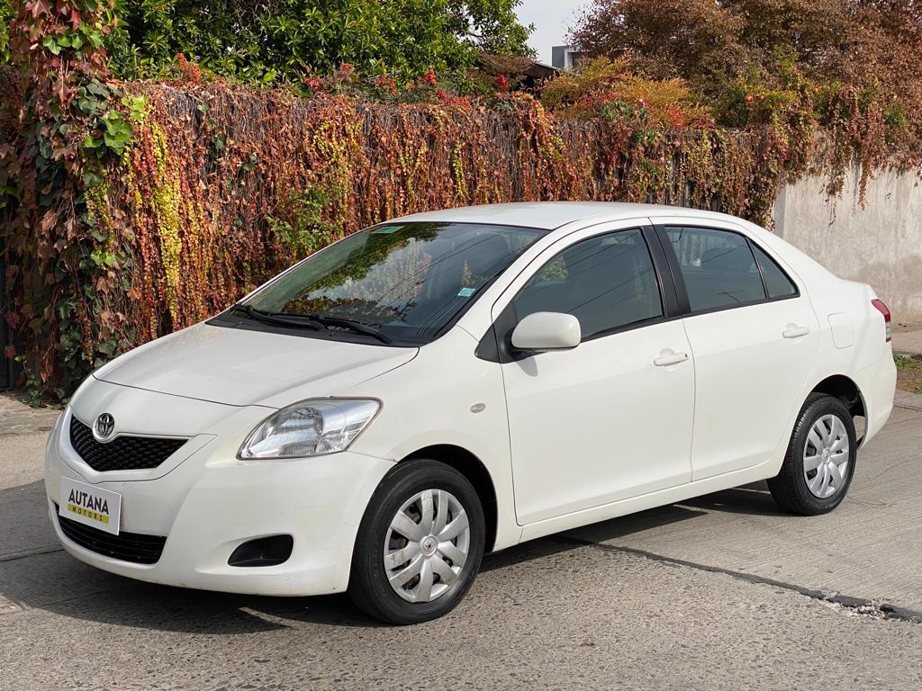 TOYOTA YARIS 2010 - Vendido