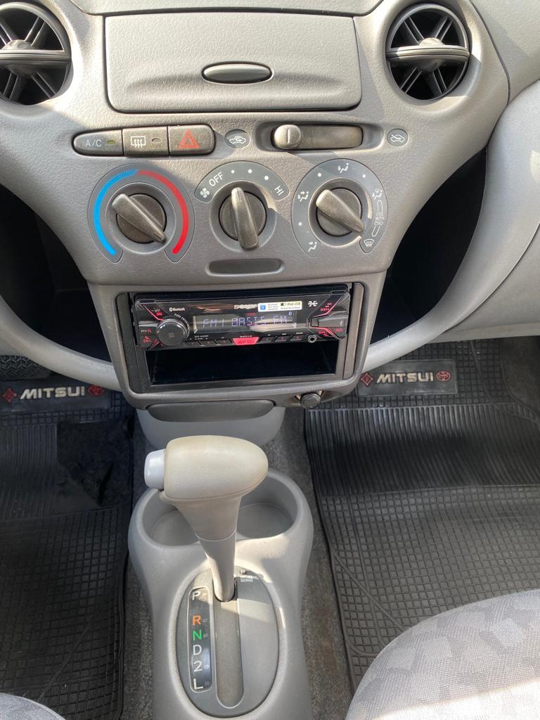 TOYOTA YARIS 2000 - Vendido