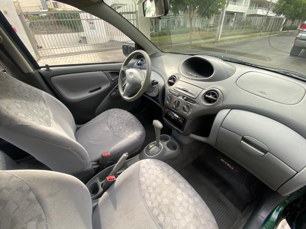 TOYOTA YARIS 2000 - Vendido