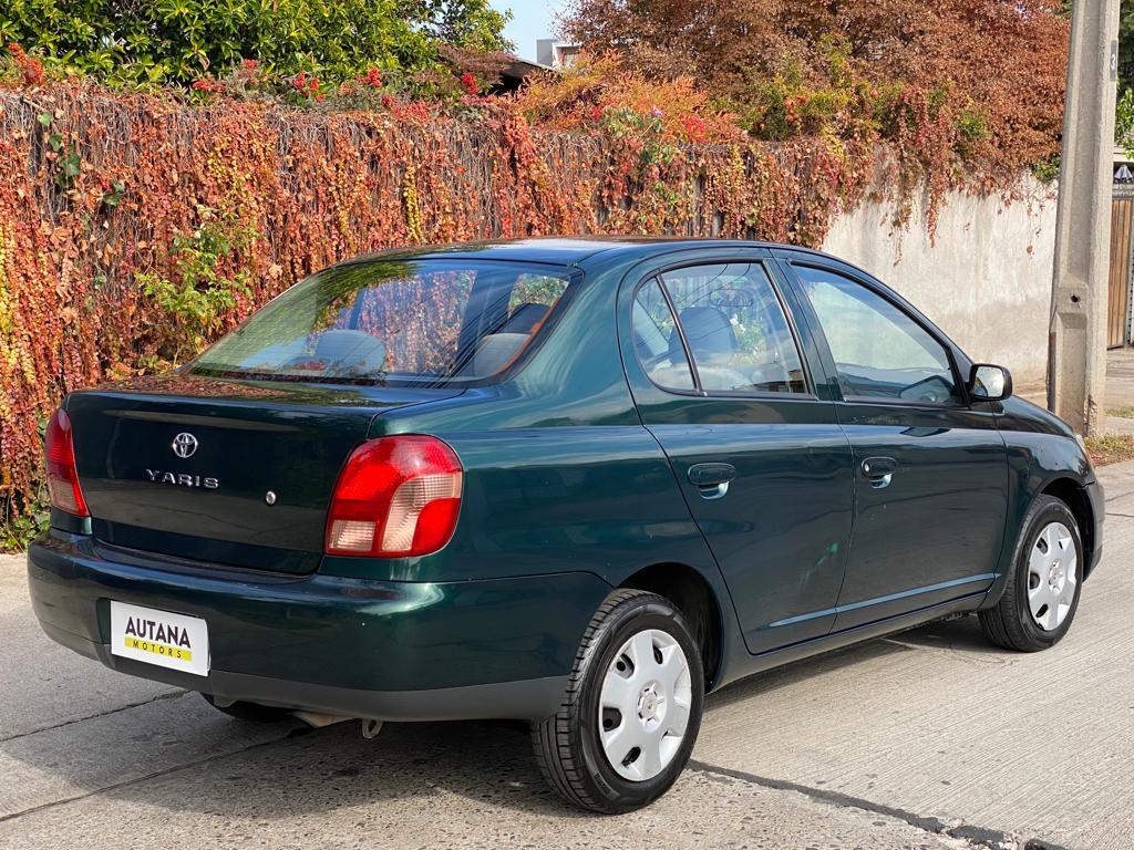 TOYOTA YARIS 2000 - Vendido