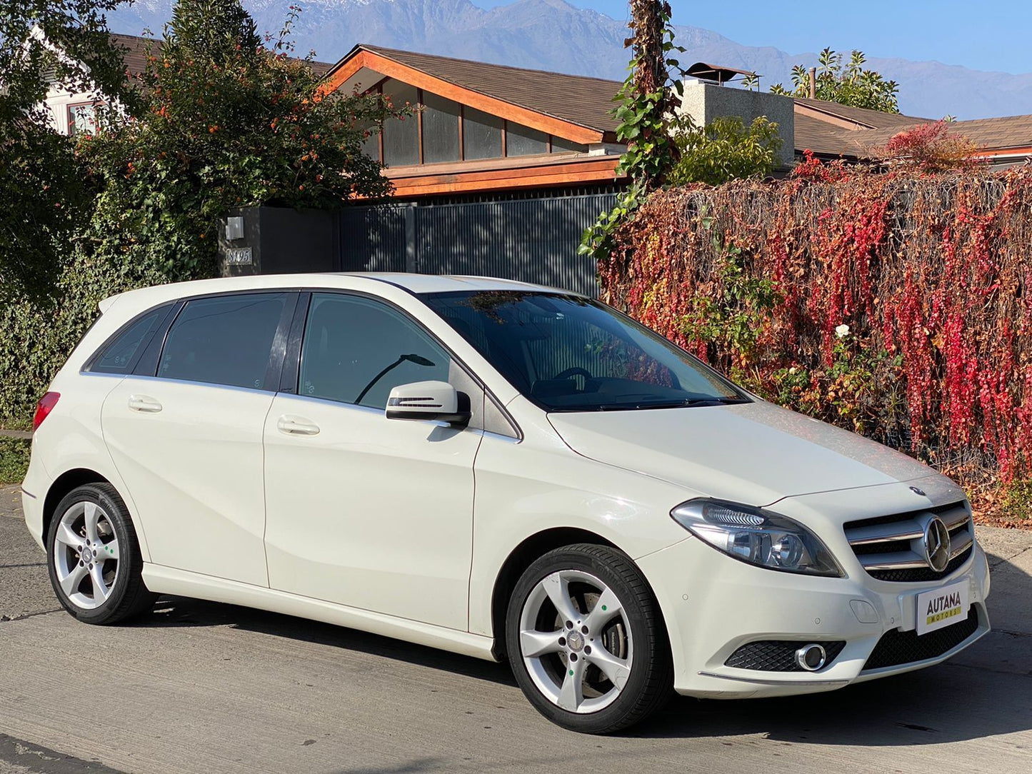 MERCEDES-BENZ B 180 2014 - Vendido