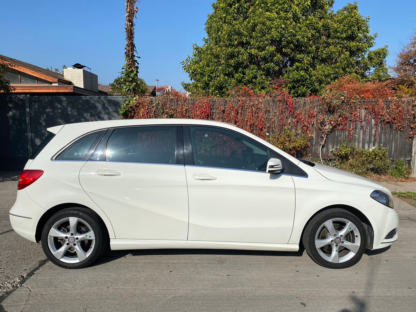 MERCEDES-BENZ B 180 2014 - Vendido