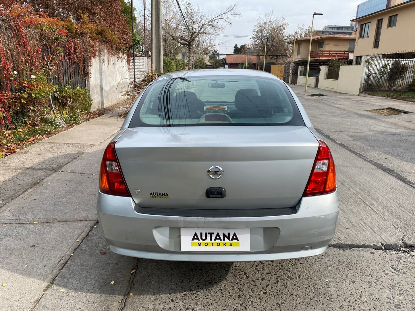 NISSAN PLATINA 2005 - Vendido