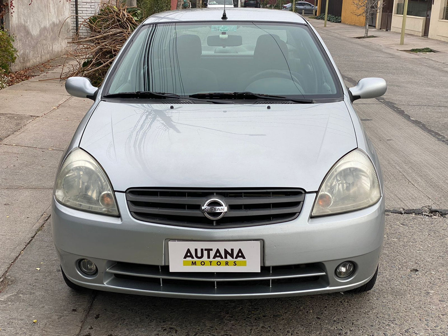 NISSAN PLATINA 2005 - Vendido