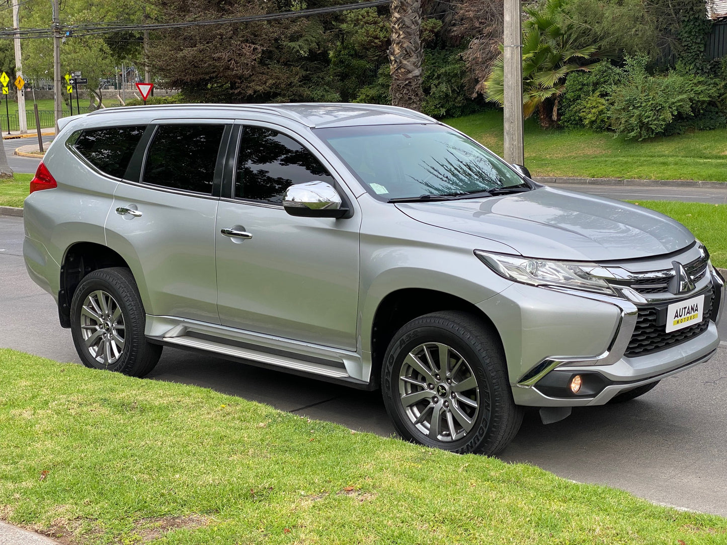 MITSUBISHI MONTERO SPORT 2018