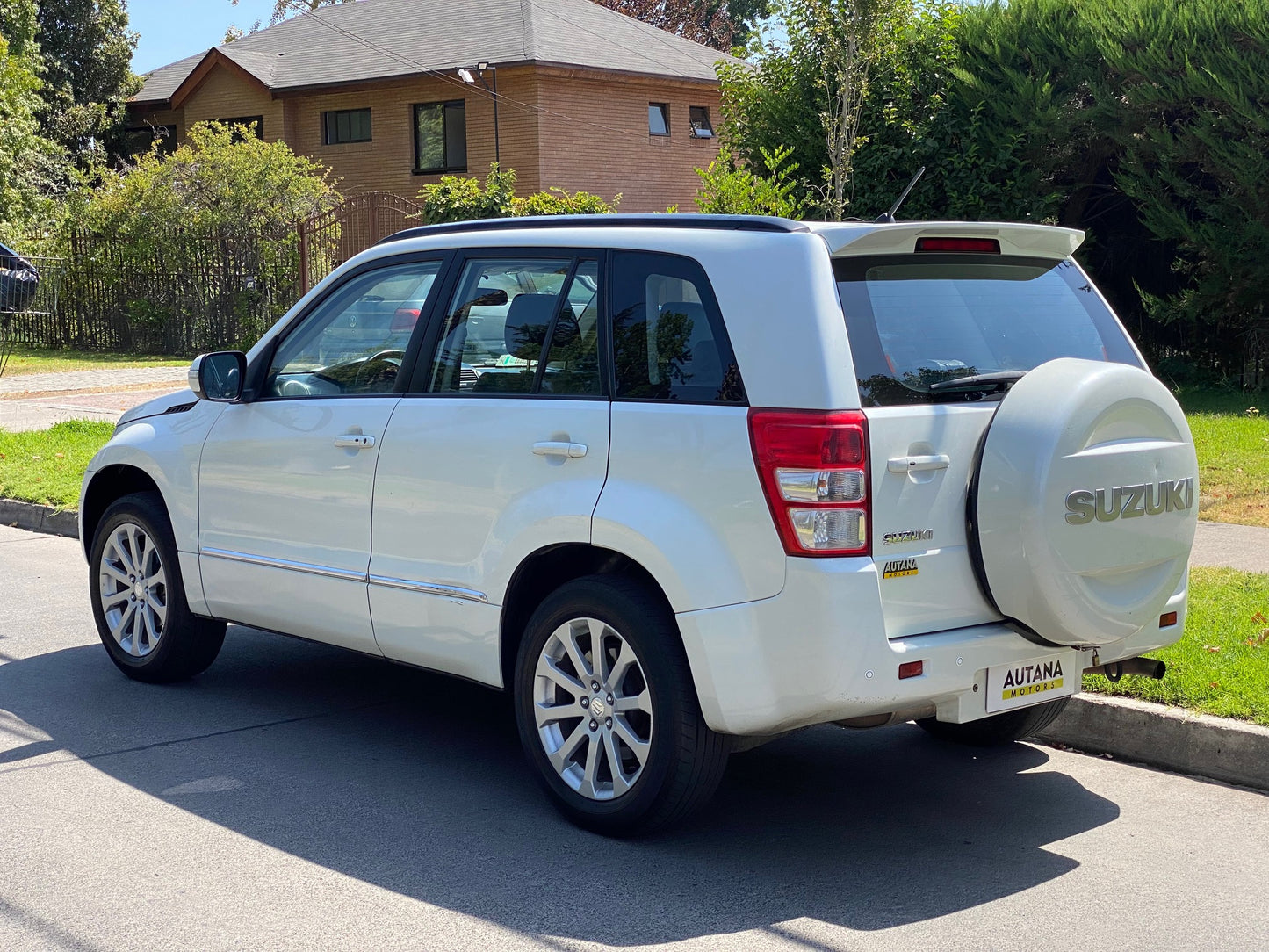 SUZUKI GRAND NOMADE LIMITED 4X4