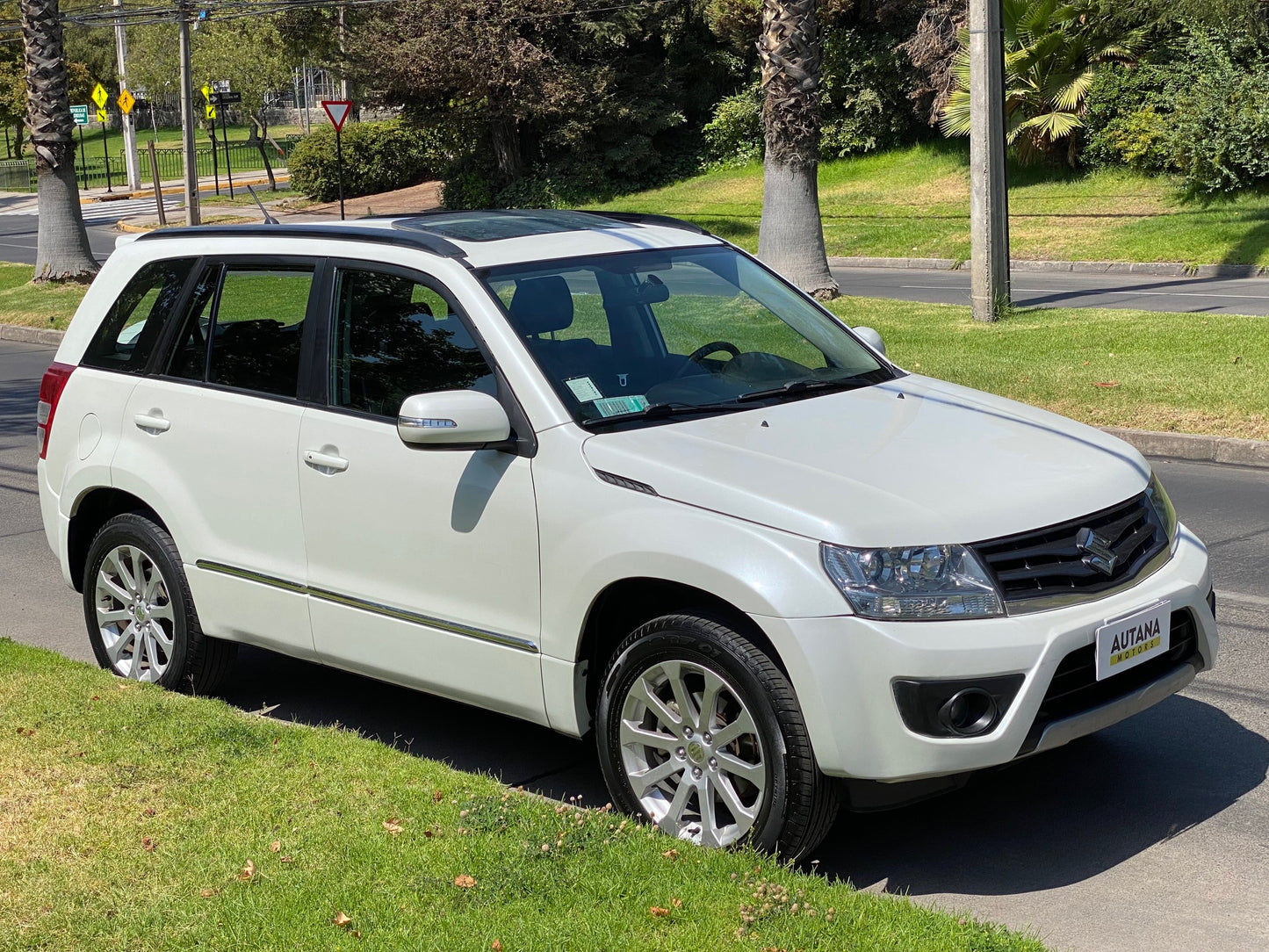 SUZUKI GRAND NOMADE LIMITED 4X4