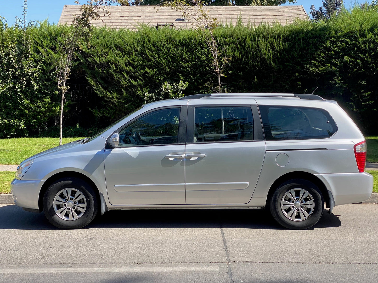 KIA GRAND CARNIVAL DIESEL AUTOMATICA 2014